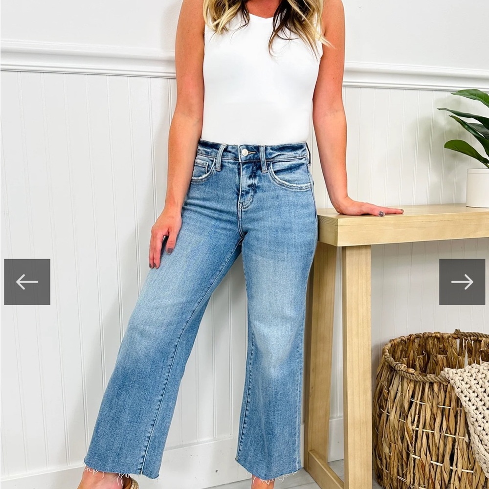 Met You In The Summer Tummy Control Wide Leg Cropped Jeans size 30/11